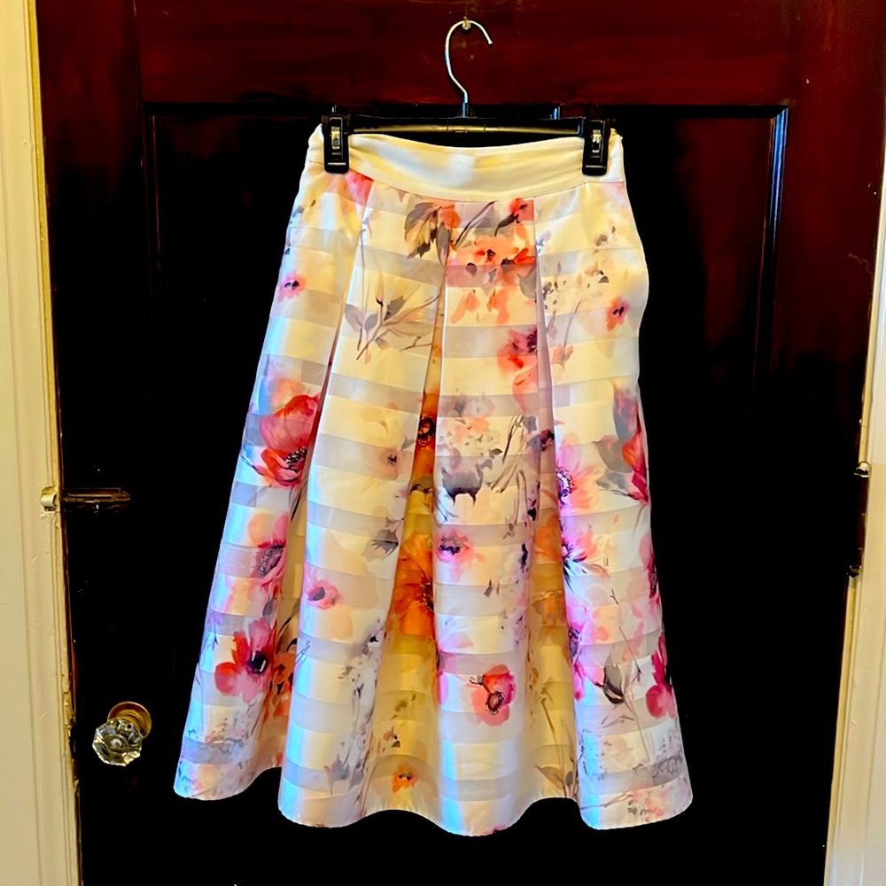 White House Black Market Skirt Size 0